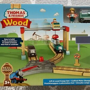 Thomas & Friends Wood Lift & Load Cargo Train Set